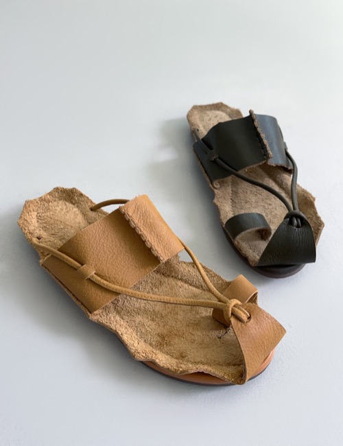 [ real leather ] delicate two strap flip-flops